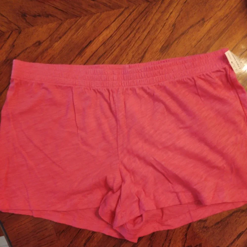 Amor Tee and Shorts - Picture 2 of 4